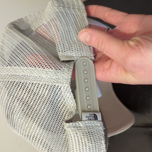 The North Face women's trucker hat - Picture 3 of 4